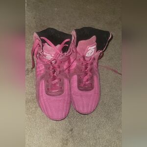 Men's size 10, women's size 11.5 pink otomix wrestling shoes. In good condition.